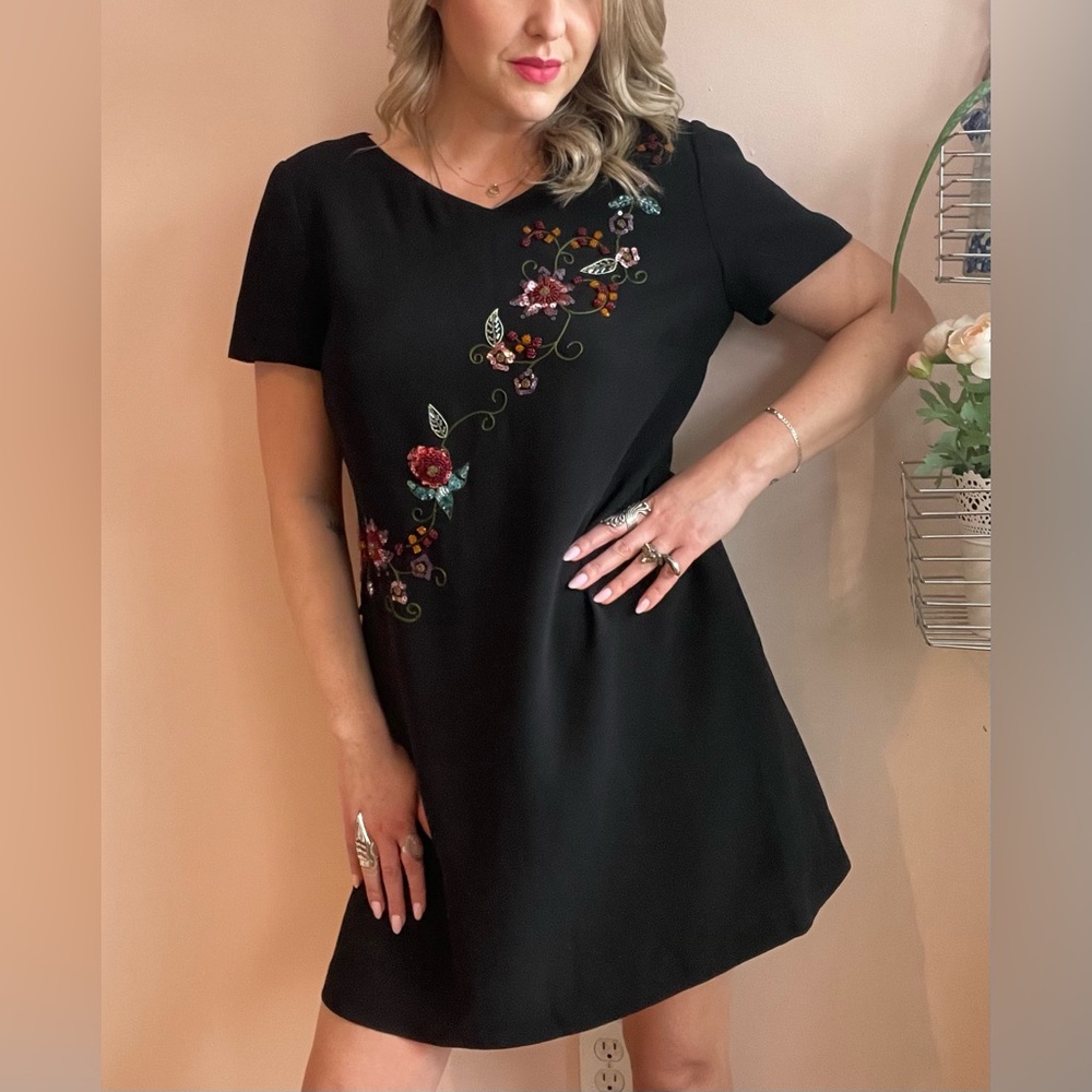 Vintage 90s Maggy London Black & Floral beaded V-Neck Sheath Mini Dress